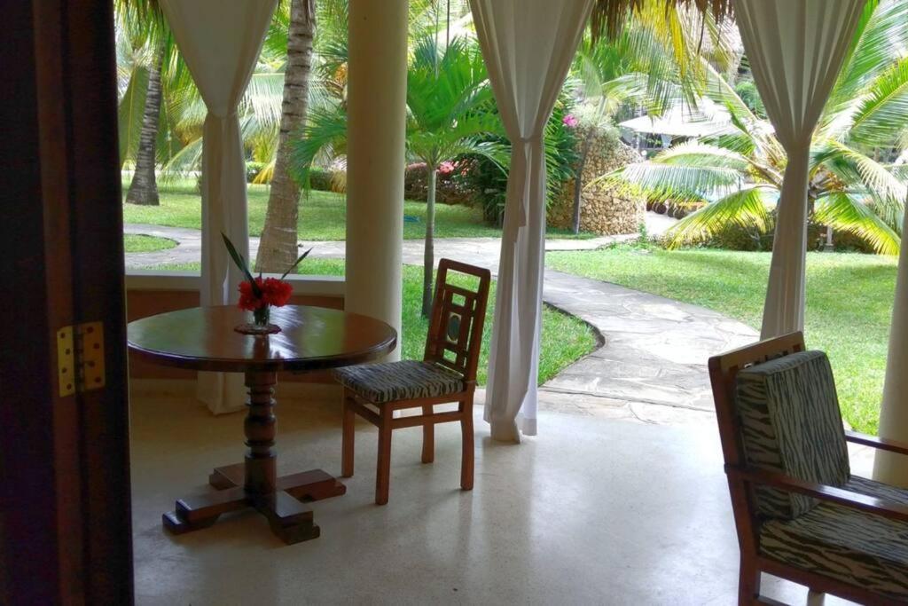 Tembo Beach Cottage Malindi Exterior foto