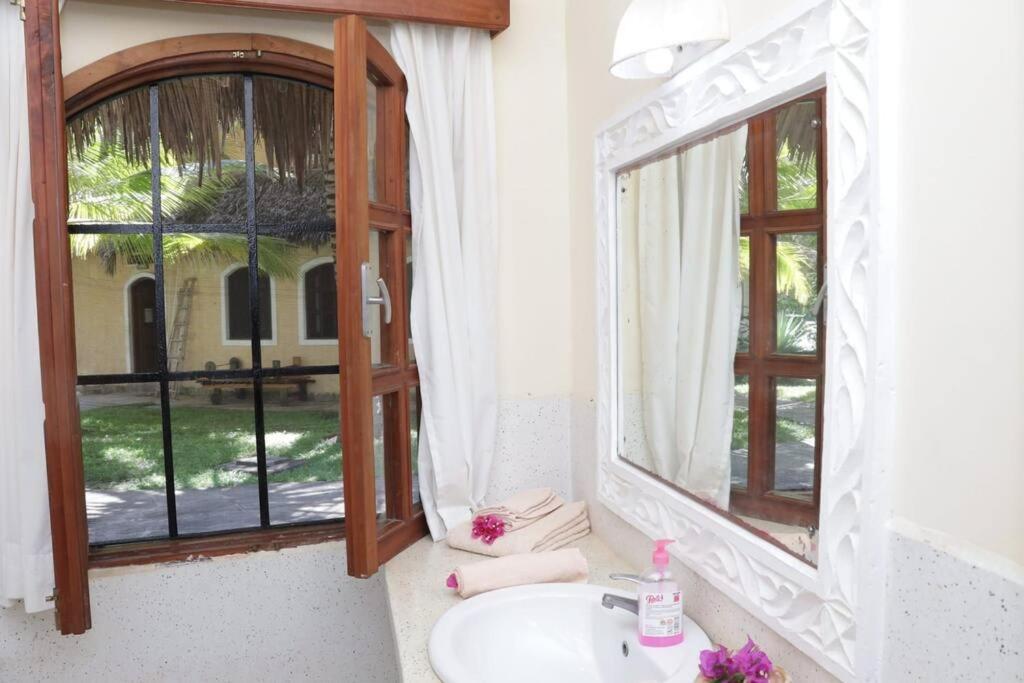 Tembo Beach Cottage Malindi Exterior foto